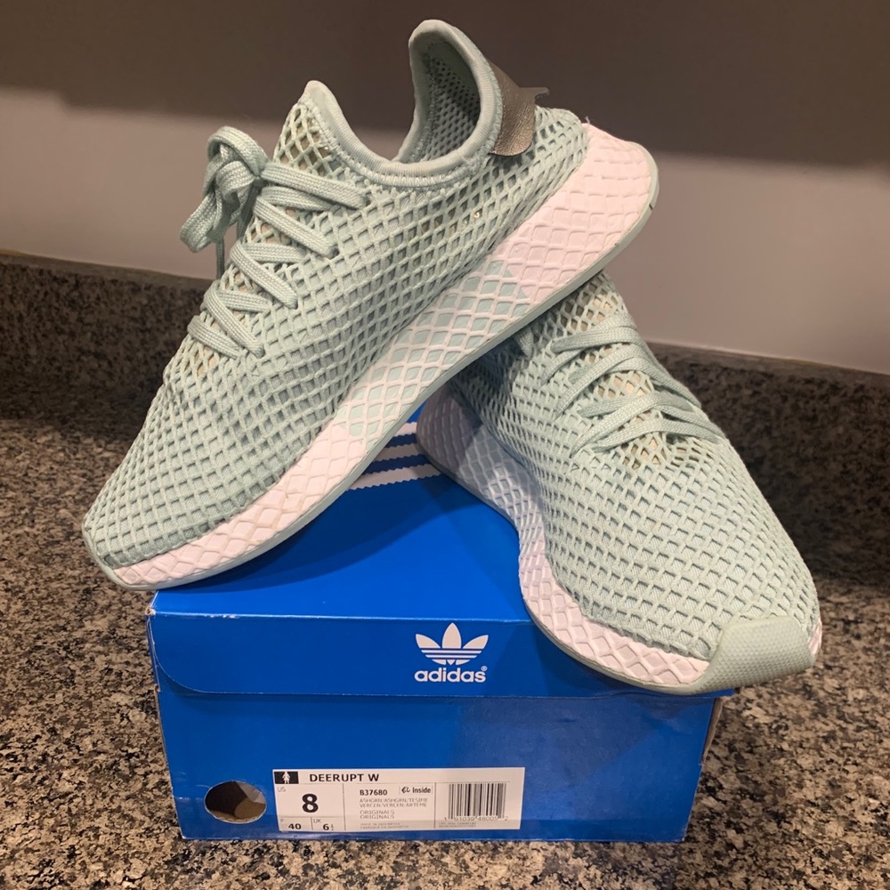 Adidas Deerupt Sneakers: women’s